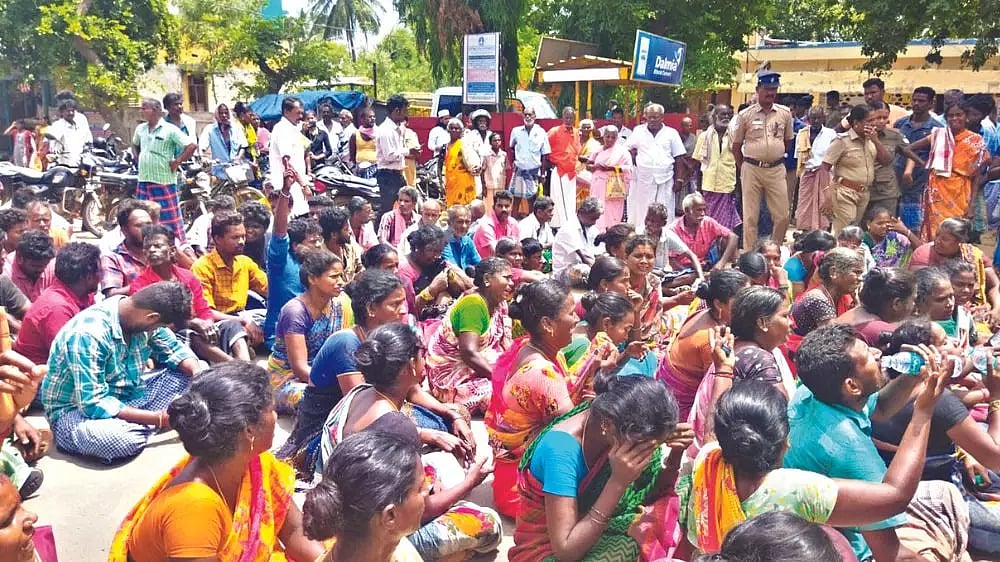 2 die as tractor hits two-wheeler in Ariyalur, kin demand compensation