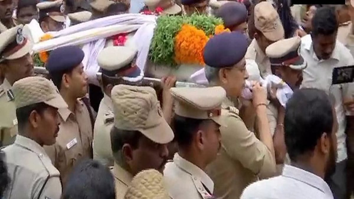 Top Tamil Nadu Police officers pay last respects to DIG Vijayakumar