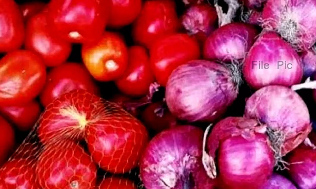 Pannai Pasumai Nugarvor Kadai now sells onion, tomato at affordable ...