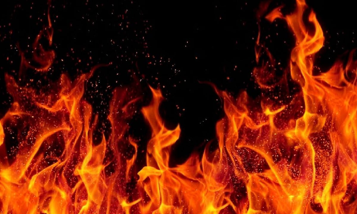 Massive fire destroys 10 fishing boats in Kerala's Kollam