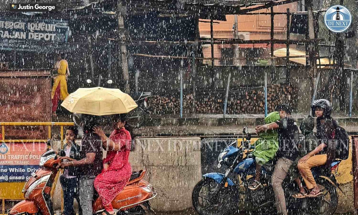 Thunder, lightning and heavy rain lash Chennai; traffic hit in several ...