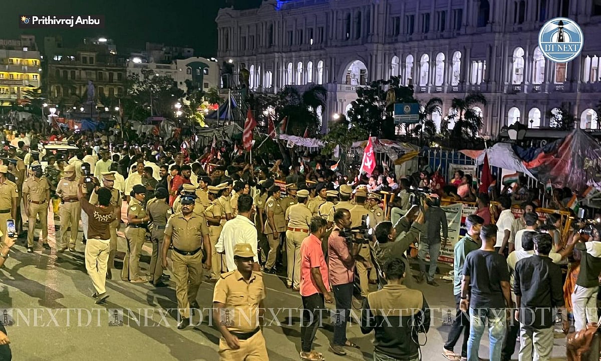 Prrotesting Chennai: Protesting cleanliness workers arrested in midnight drama for ...