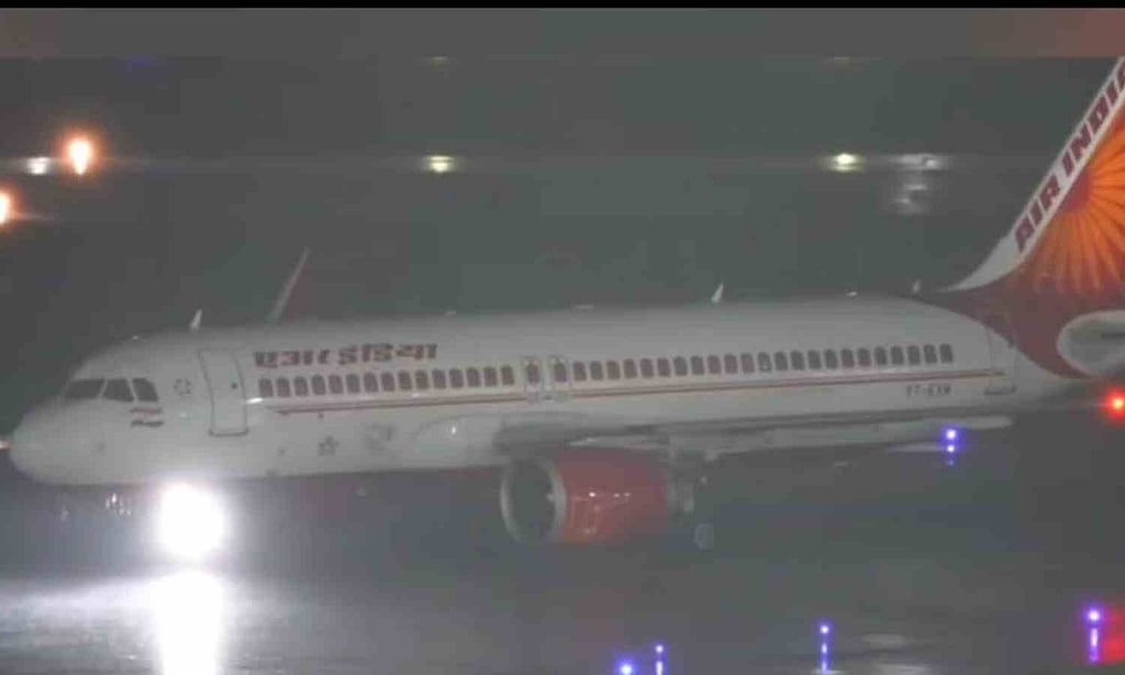 Suddeni Sudden thunderstorm disrupts flight operations at Chennai Airport