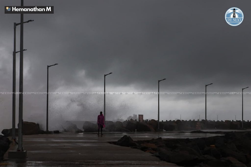 Widespread light rain on Monday morning disrupts normal life of Chennaities