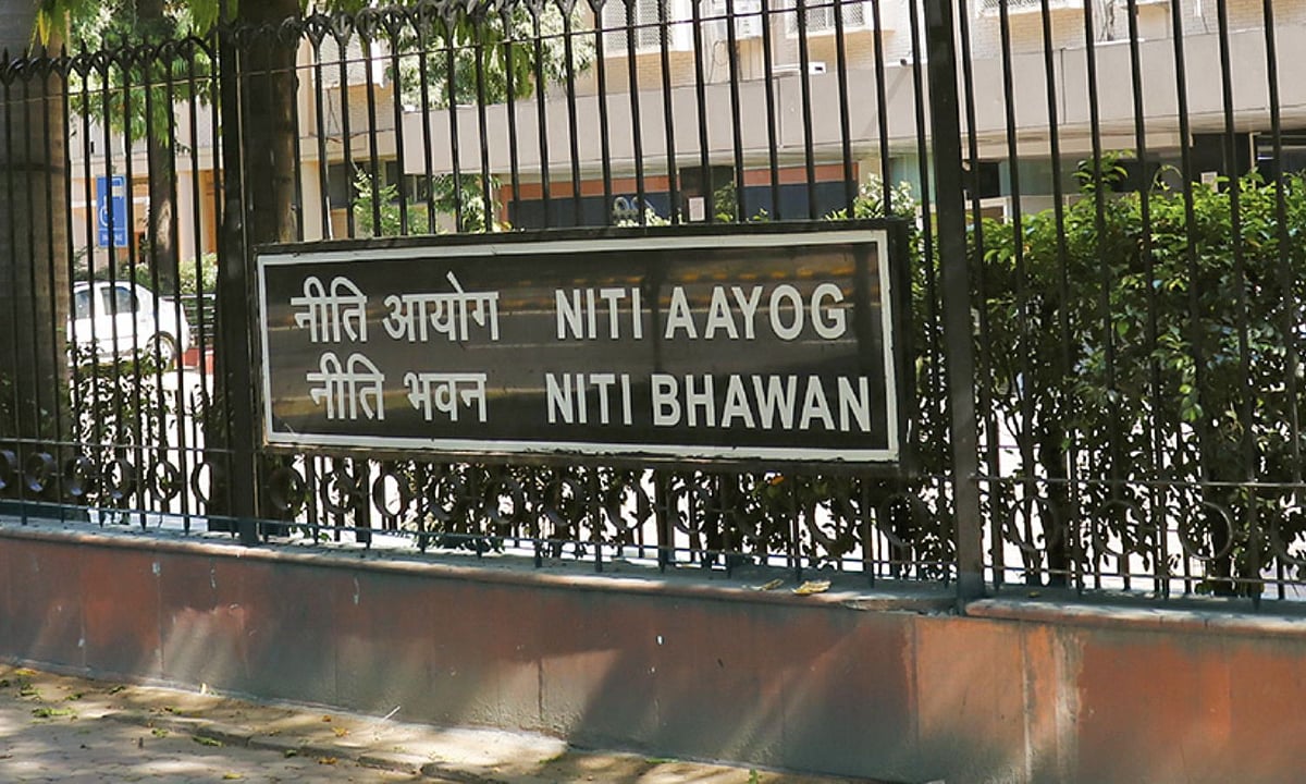 நீதி ஆயோக்: தமிழ்நாடு உயர்கல்வியில் 50க்கும் மேற்பட்ட சிறந்த தரங்களுக்குப் பாராட்டு