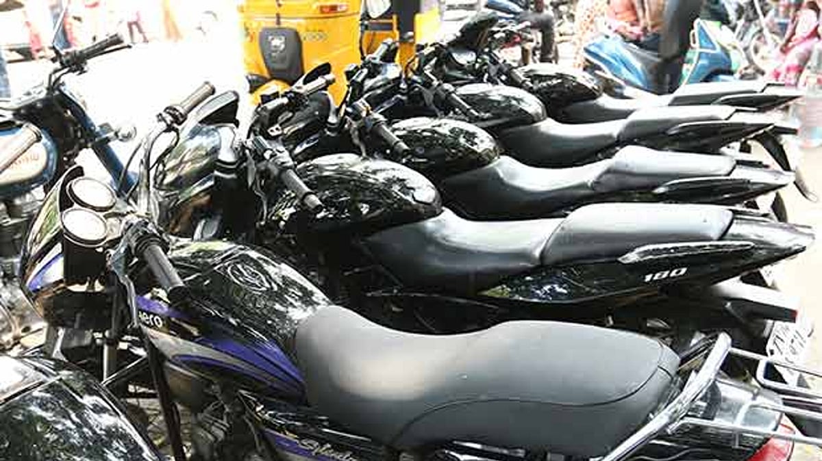 Police Tag Drive against street racers: Chennai traffic police seize over 2,000 ...