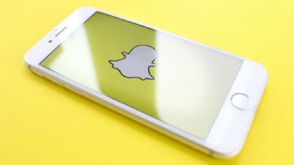 Snapchat brings iOS 16 Lock Screen widgets, chat shortcuts