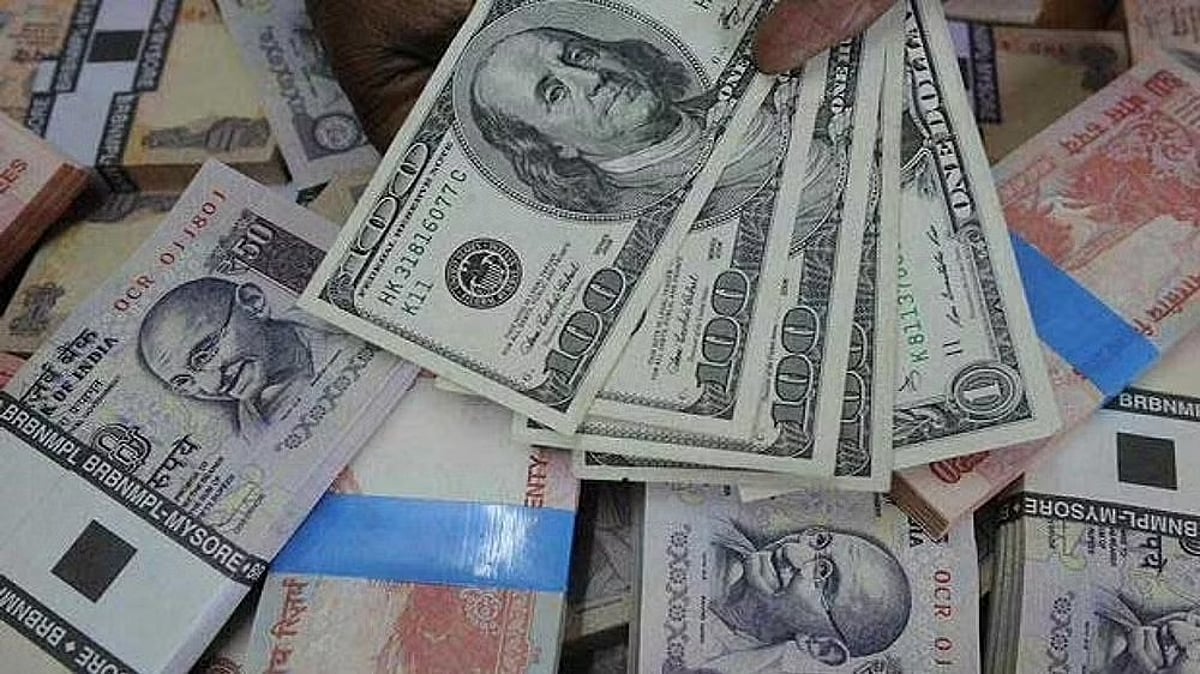 14 Ruppe Rupee falls 14 paise to 92.42 against US dollar in early trade