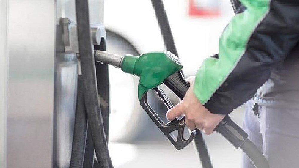 Govt hikes windfall tax on petrol, cuts levy on diesel exports