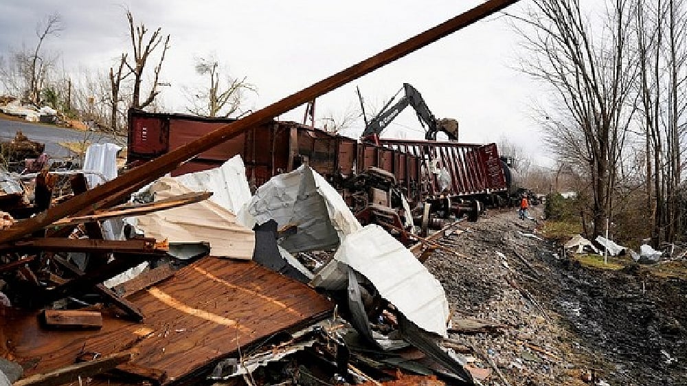 Death toll rises to 32 after deadly Tornadoes rip through US