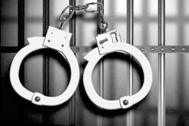 Two arrested for extorting pedestrians