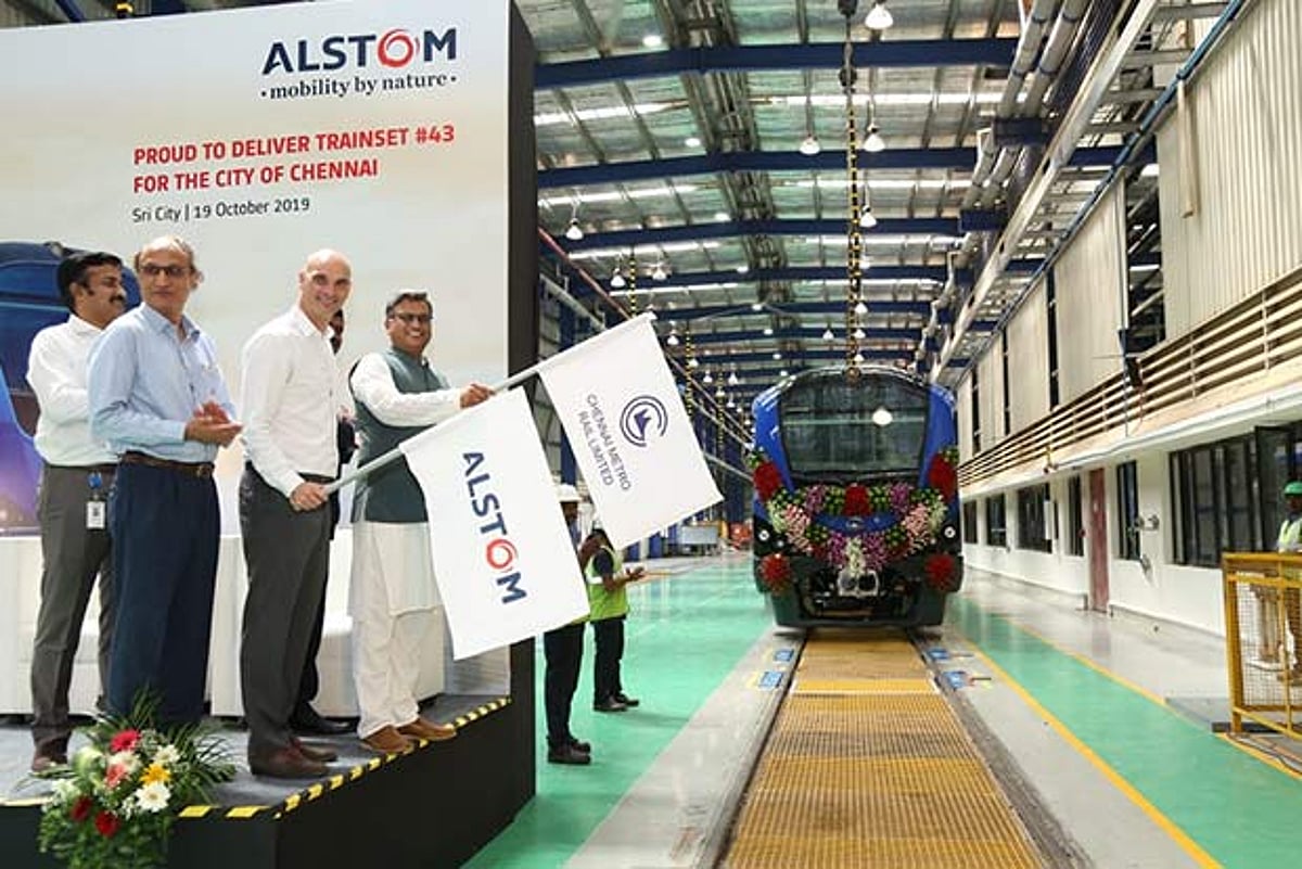 Metro Rail flags off first train sets for Phase 1 extension