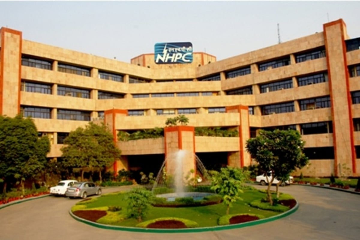 Nhpc NHPC conducts e-reverse auction for 2000 MW solar project