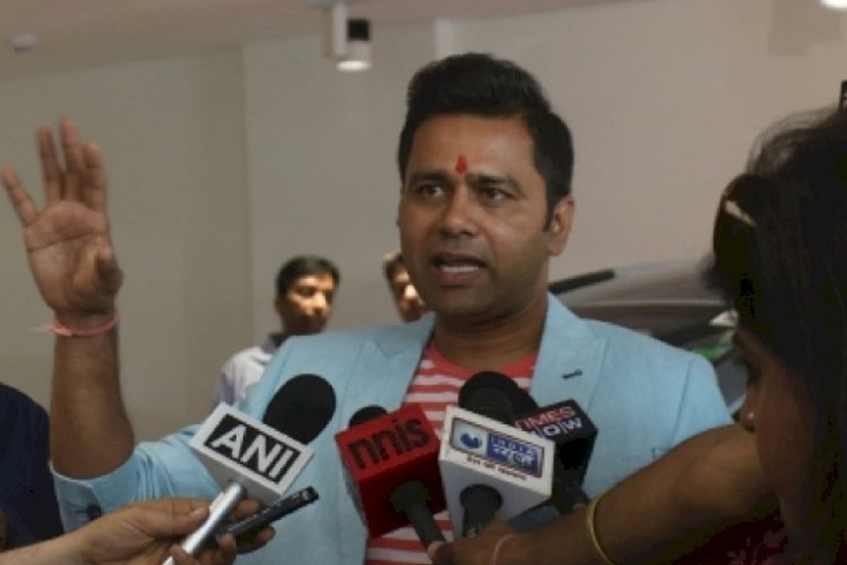 Azam has necessary skills to reach Kohli's level, says Chopra