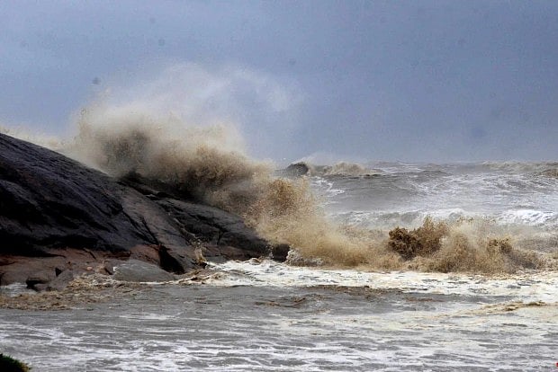 Cyclone Tauktae wreaks havoc on Maha coast, but no casualties