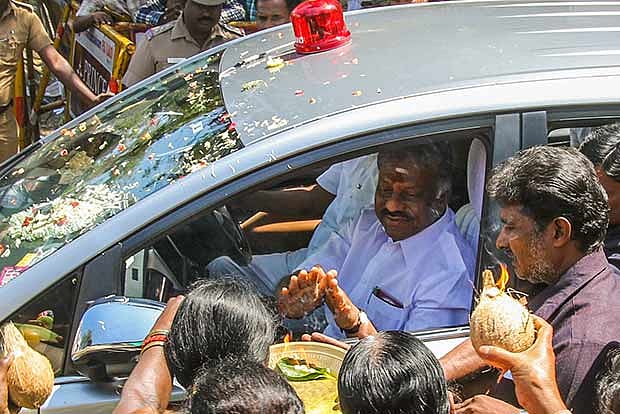 Kancheepuram cops watch as ‘guards take control’ of Koovathur road
