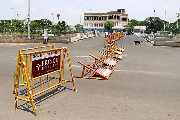 Police directed to put up barricades with reflectors