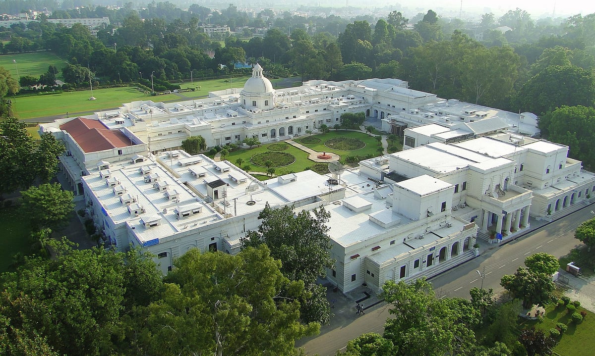 “All food served was safe & hygienic” IIT Roorkee issues clarification