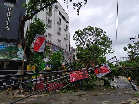 Scenes outside Priya Cinema on Rashbehari Avenue (Pic: Halley Goswami | Facebook)