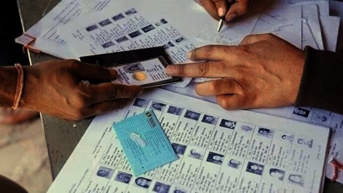 https://media.assettype.com/eisamay%2F2025-11-30%2Fek6wcde4%2Fwork-for-voter-list-verficiation-is-going-on.jpg?ar=40%3A21&auto=format%2Ccompress&enlarge=true&mode=crop&ogImage=true&overlay=false&overlay_position=bottom&overlay_width=100&w=1200