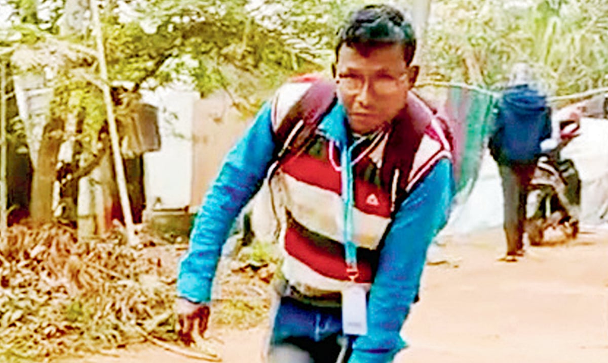 https://media.assettype.com/eisamay%2F2025-12-07%2F5ctc15ms%2Fblo-daspur.png?ar=40%3A21&auto=format%2Ccompress&enlarge=true&mode=crop&ogImage=true&overlay=false&overlay_position=bottom&overlay_width=100&w=1200