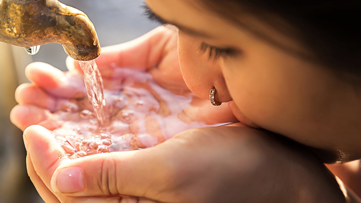 https://media.assettype.com/eisamay%2F2026-01-03%2Fdw2gws1c%2FDrinking-Water?ar=40%3A21&auto=format%2Ccompress&enlarge=true&mode=crop&ogImage=true&overlay=false&overlay_position=bottom&overlay_width=100&w=1200