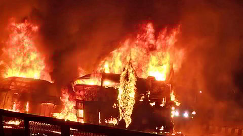 fire broke out in a bus in jaipur