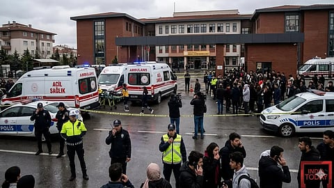 তুরস্কের স্কুলে ভয়াবহ কাণ্ড, এলোপাথাড়ি গুলিতে আহত ১৬