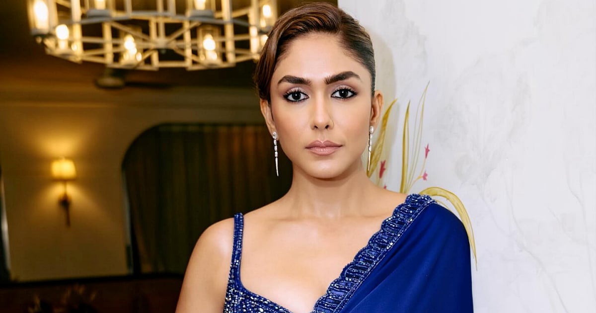 বয়স্ক স্বামীর চরিত্রে অভিনয়, ম্রুণাল ঠাকুরের এমন সাহসী মন্তব্যে তোলপাড়! বয়স্ক স্বামীর চরিত্রে অভিনয়, ম্রুণাল ঠাকুরের এমন সাহসী মন্তব্যে তোলপাড়!