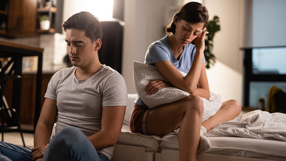 কেন সম্পর্কে বিচ্ছেদ ঘটে? সতর্ক থাকুন এই ৩ লক্ষণে! কেন সম্পর্কে বিচ্ছেদ ঘটে? সতর্ক থাকুন এই ৩ লক্ষণে!