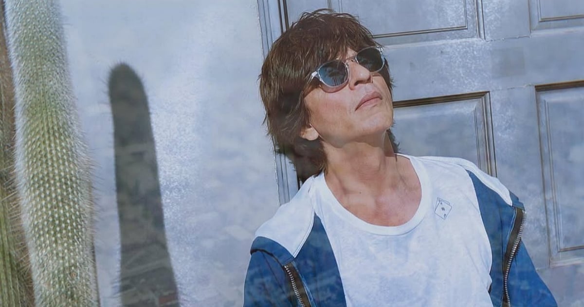 শাহরুখ খানের দেহরক্ষীর মাসিক বেতন কত জানেন! শাহরুখ খানের দেহরক্ষীর মাসিক বেতন কত জানেন!