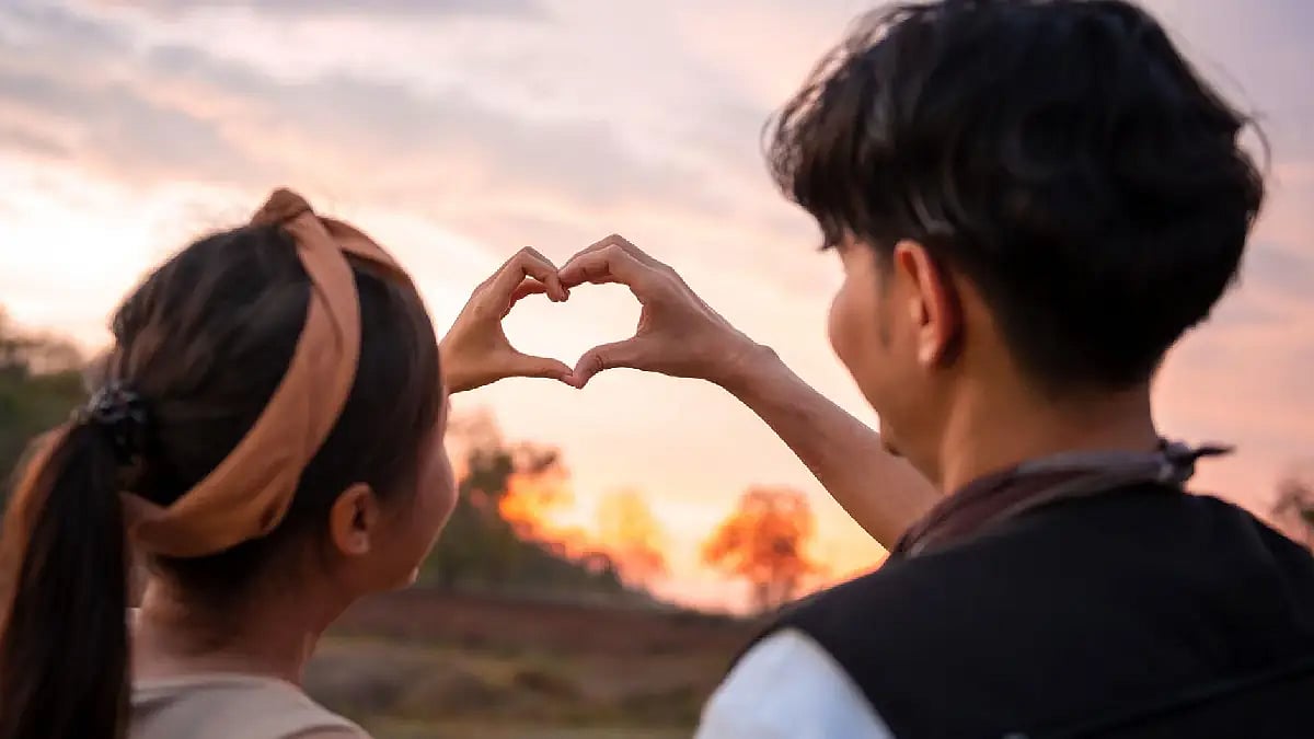 প্রথম প্রেমের অনুভূতি কেন এত স্পেশাল! প্রথম প্রেমের অনুভূতি কেন এত স্পেশাল!