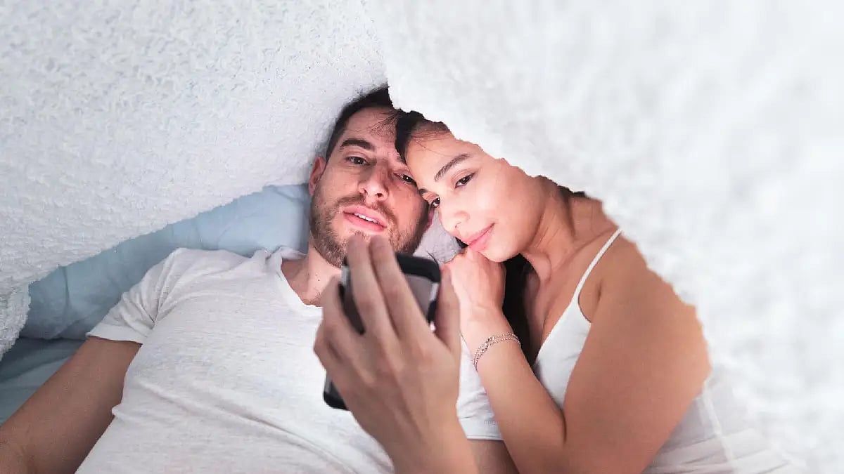 মিলেনিয়াল পুরুষদের প্রেমে মজছে Gen Z মেয়েরা, নেপথ্যে কি তবে আর্থিক নিশ্চয়তা? মিলেনিয়াল পুরুষদের প্রেমে মজছে Gen Z মেয়েরা, নেপথ্যে কি তবে আর্থিক নিশ্চয়তা?