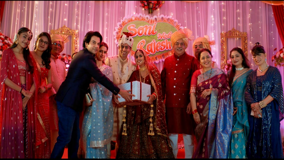 সাধারণ কনসেপ্টেই হাসির ফোয়ারায় মাতালেন রাজকুমার! সাধারণ কনসেপ্টেই হাসির ফোয়ারায় মাতালেন রাজকুমার!