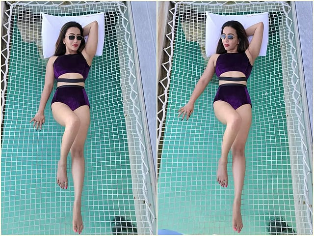 অভিনেত্রী কৌশানি মুখোপাধ্যায় তাঁর একাধিক বিকিনি লুকের ছবি শেয়ার করেছেন। তাঁর প্রত্যেকটি লুক দেখে প্রেমে পড়ছেন অনুরাগীরা। অনেকের মতে তো, বলিউডের বিভিন্ন তারকাদের সঙ্গেও পাল্লা দিতে পারে কৌশানির এই লুক…