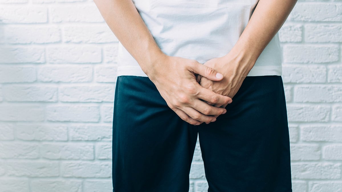 Ular uxlab yotgan ayolning ogziga singdiradilar Qolqop kiygan qizning erotik videosi