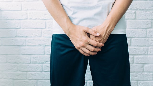 Mushak bilan qoplangan mushukni yalash (porno tomosha qilish) Yaqin planda super kunnilingus porno video