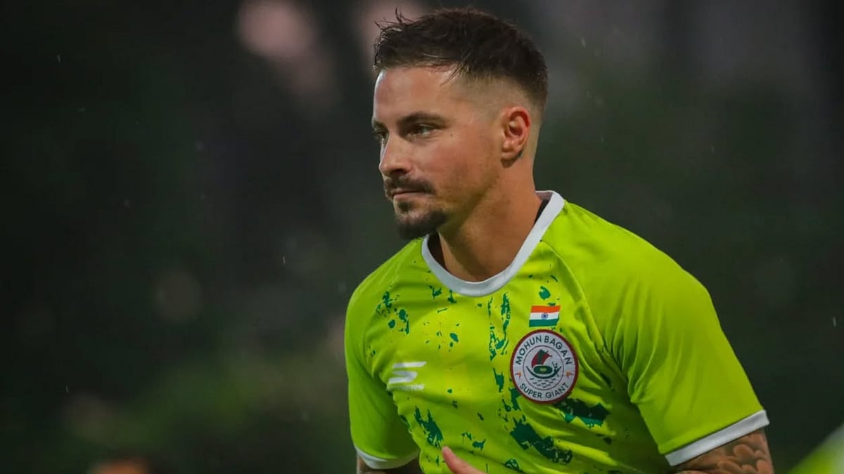 Hojatxonada ofitsiant bilan jinsiy aloqani tomosha qiling