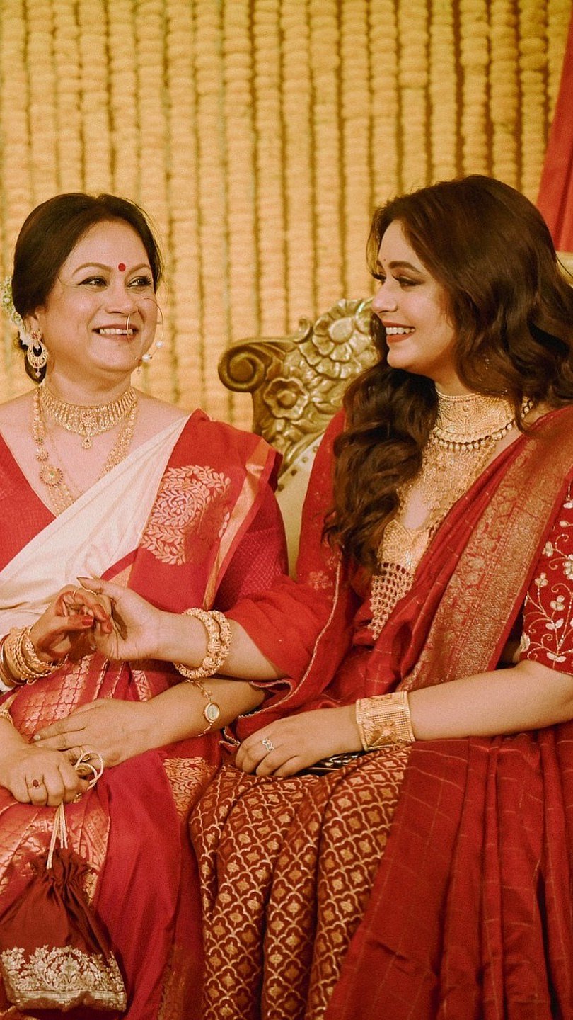 Ritabhari Chakraborty memory with sister