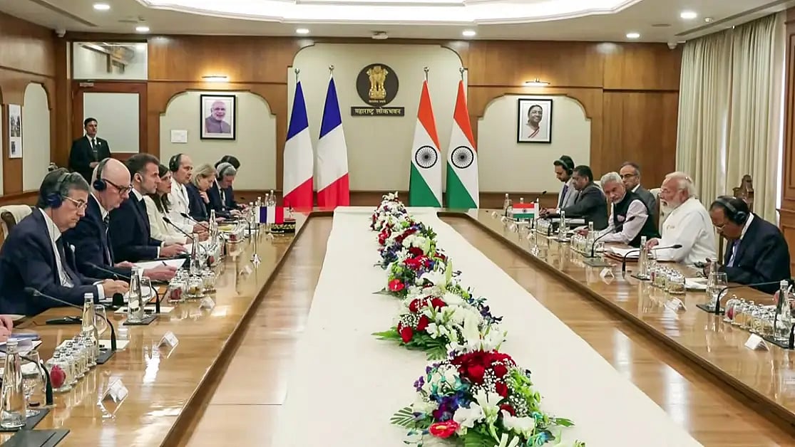 PM Modi Macron Mumbai Meeting 