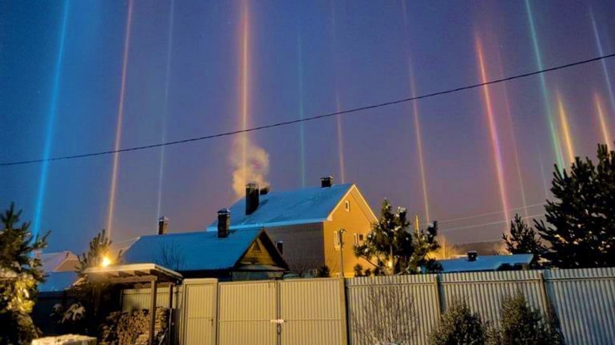 light pillars seen in manitoba canada