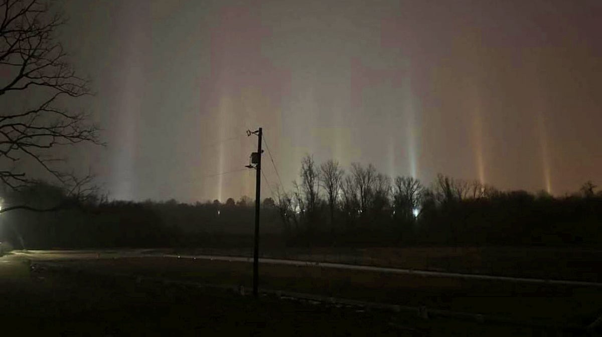 light pillars seen in manitoba canada