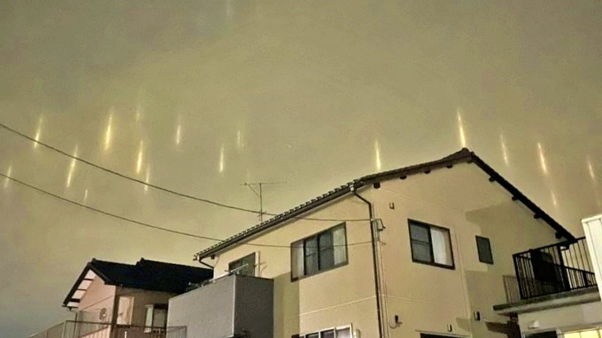 light pillars seen in manitoba canada