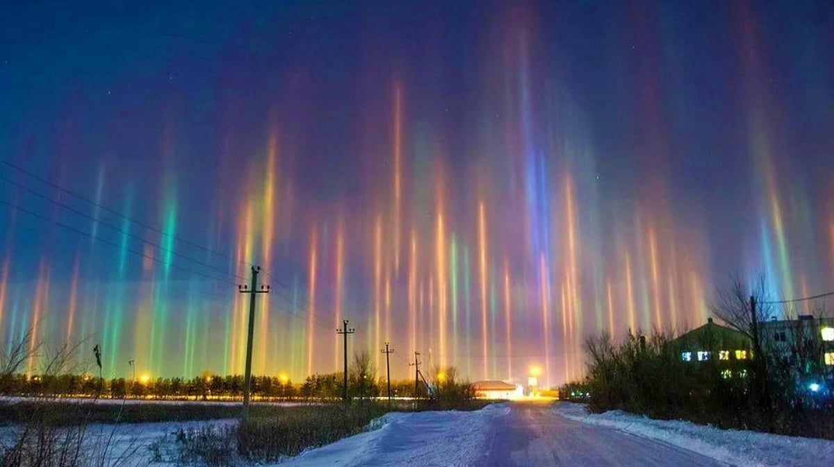 light pillars seen in manitoba canada