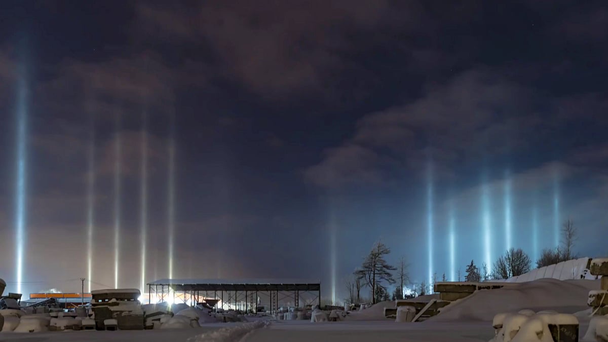 light pillars seen in manitoba canada