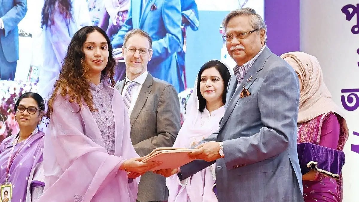 বাংলাদেশের প্রাক্তন প্রধানমন্ত্রী খালেদা জিয়াকে ‘অদম্য নারী’র সম্মান ...