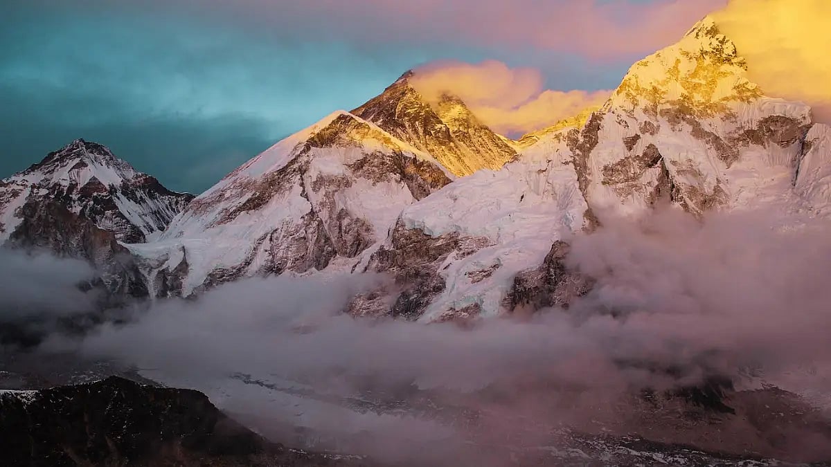 Mount everest peak