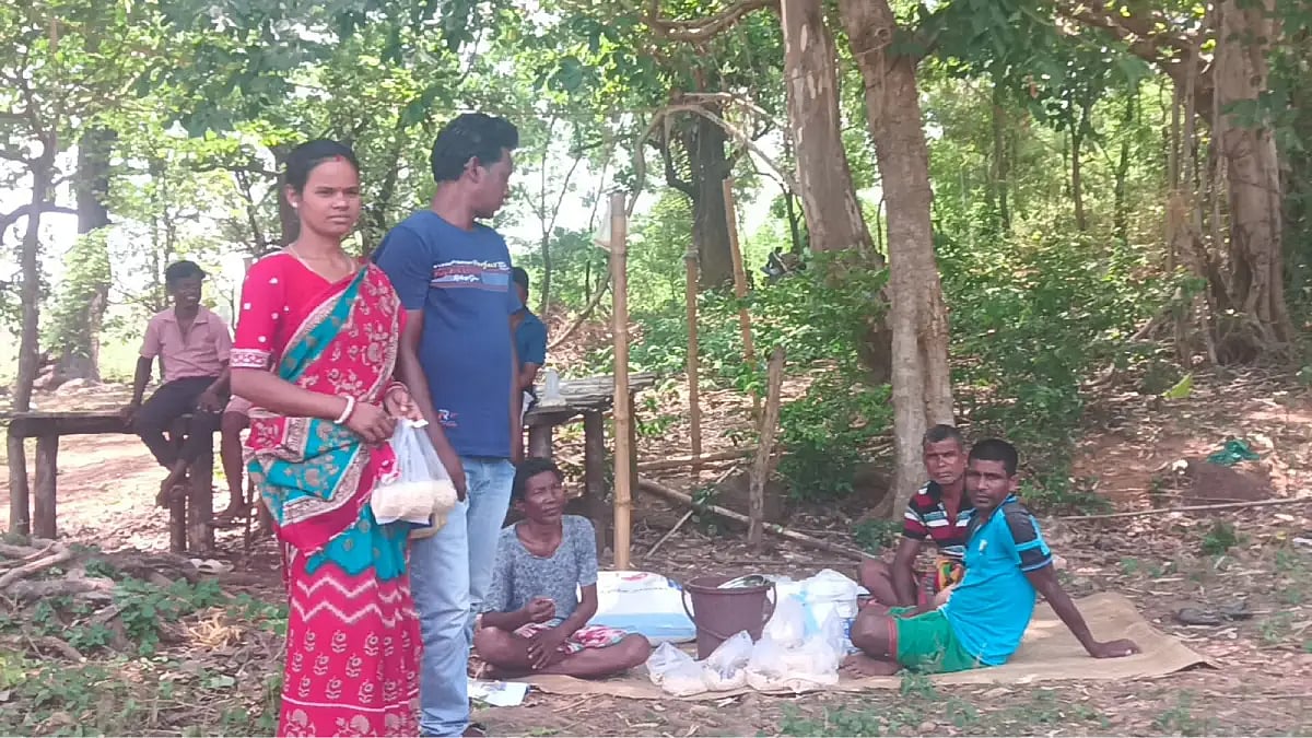 many people sat down in mat 