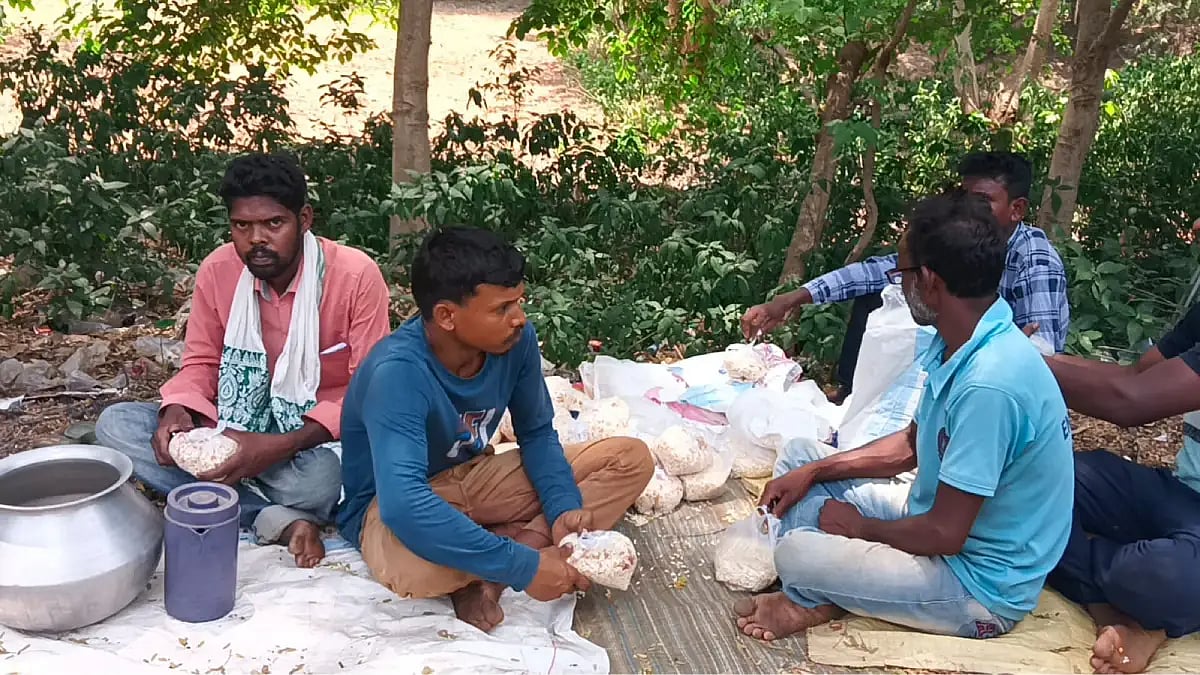 many people sat down in mat 