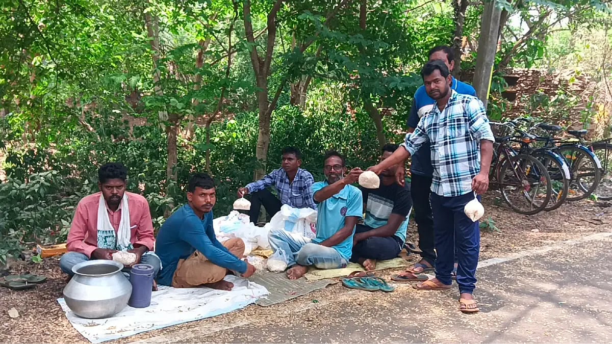 many people sat down in mat 